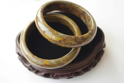 Carved brown jade bangle for women – ARIANA