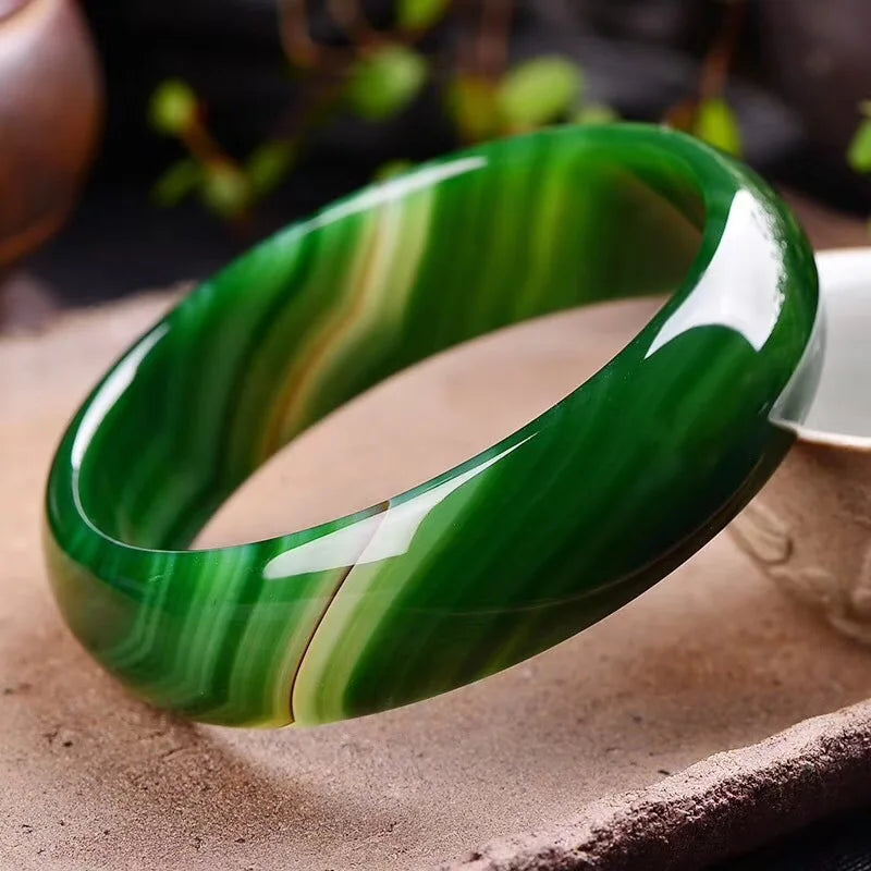 Jade bangle in green agate for women