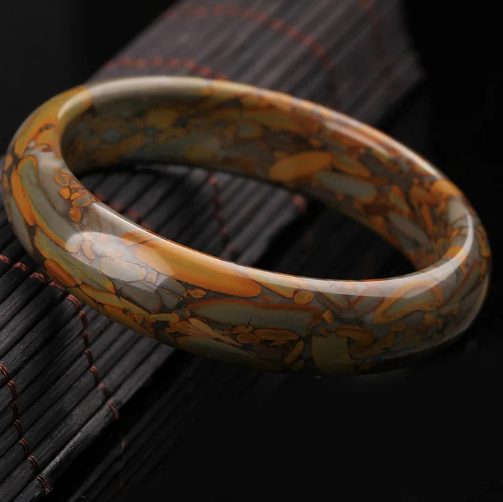 Carved brown jade bangle for women – ARIANA