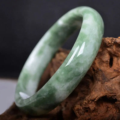 Carved emerald-green jade bangle for women – ARIANA