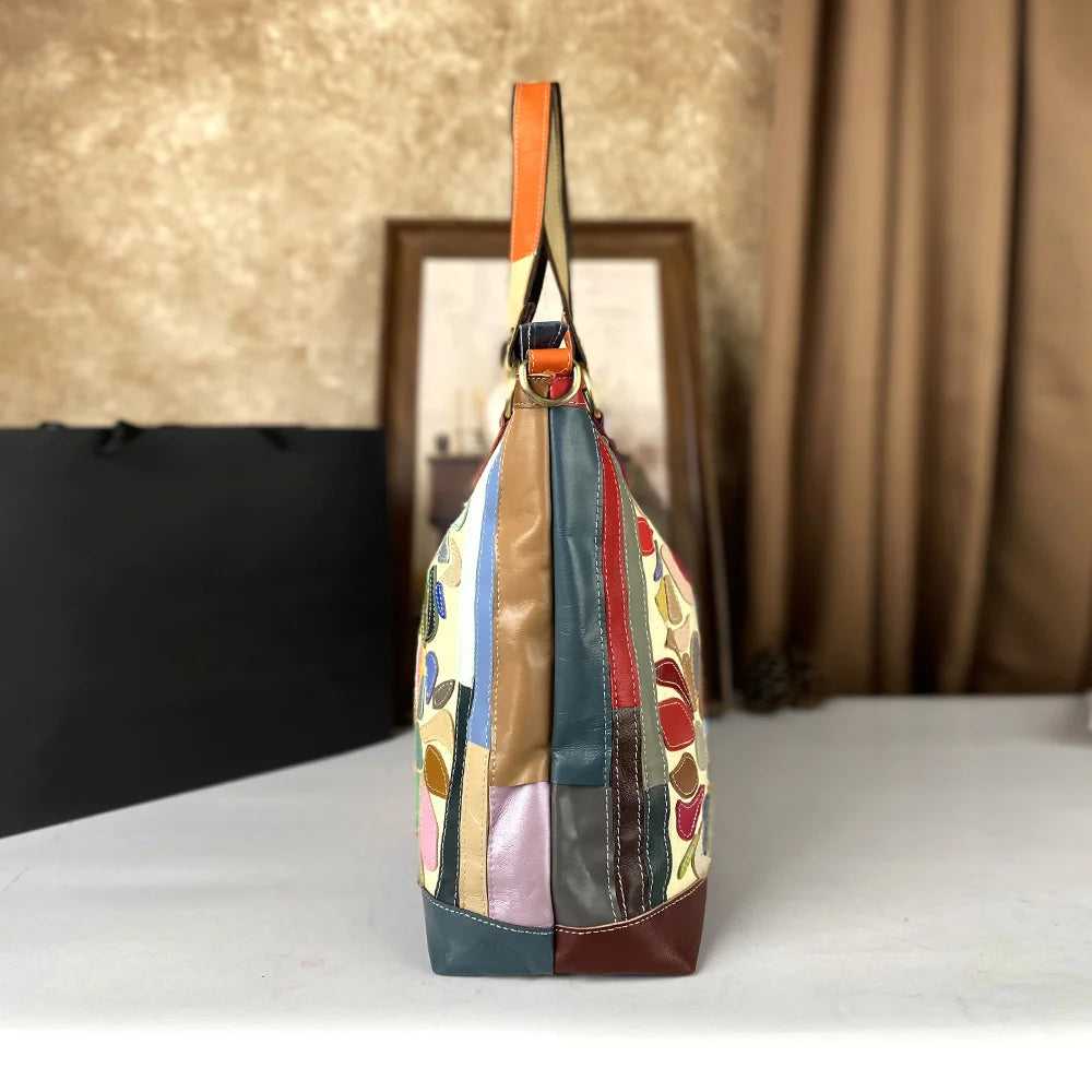 Shoulder tote in cowhide leather for women