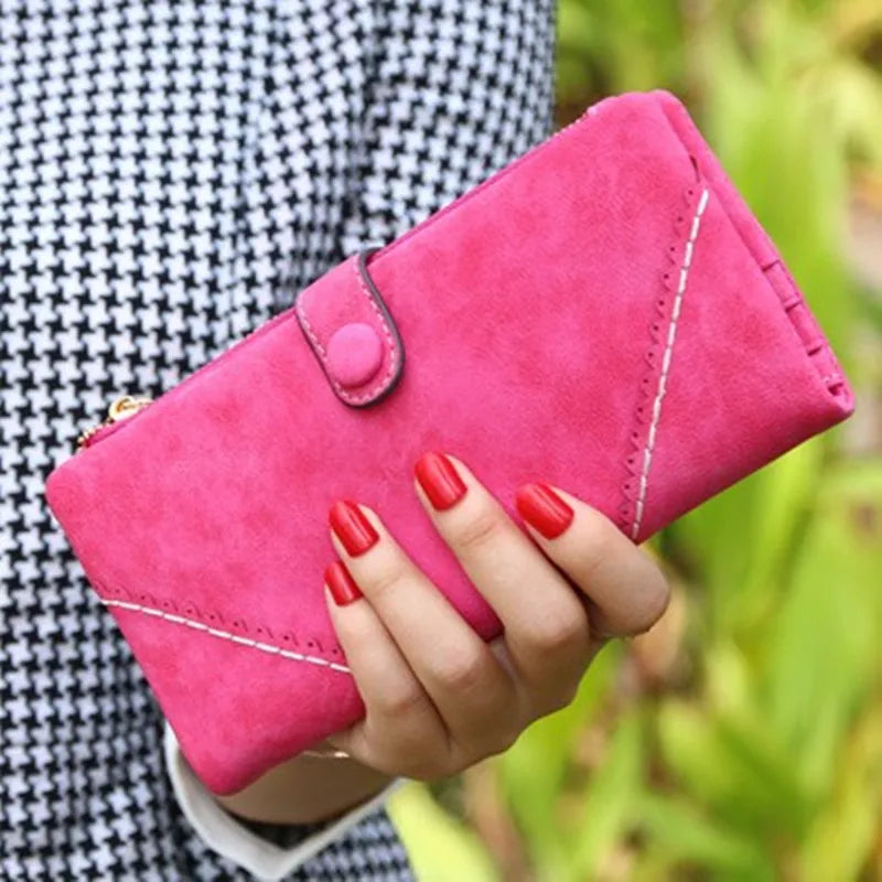 Clutch wallet in leather with multiple card slots for women