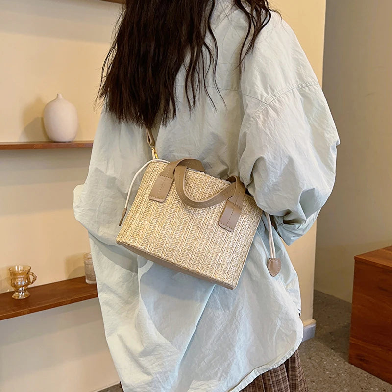 Bucket bag woven from straw for women