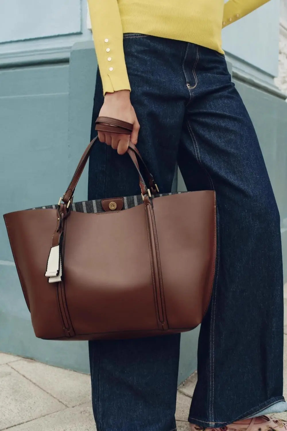Leather tote bag with minimalist design for women