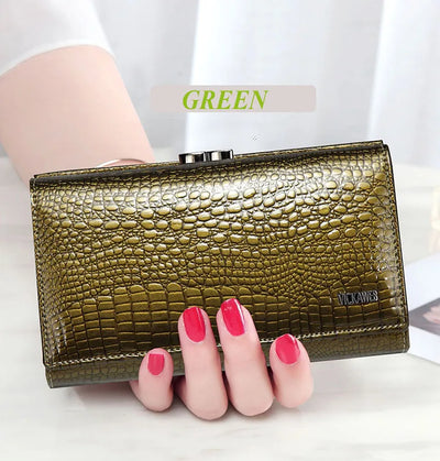 Coin wallet with alligator print for women