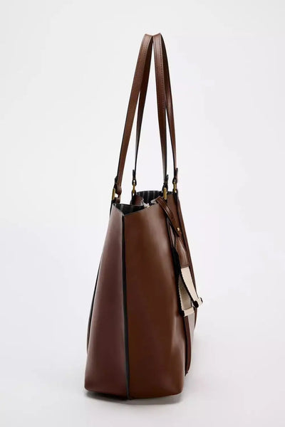 Leather tote bag with minimalist design for women