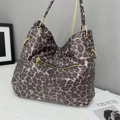 Evening clutch with leopard print and sequins for women