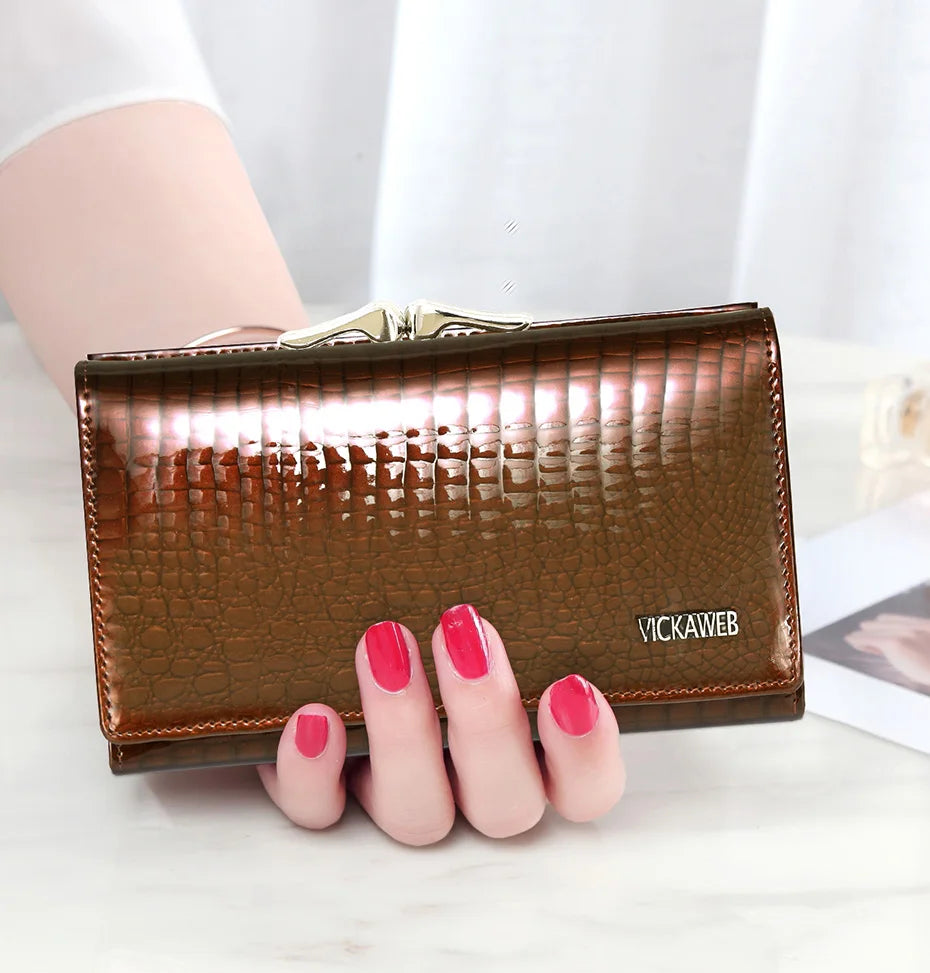 Coin wallet with alligator print for women
