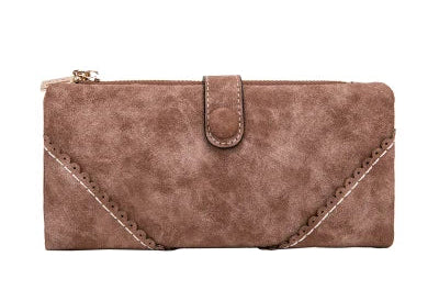 Clutch wallet in leather with multiple card slots for women