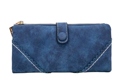 Clutch wallet in leather with multiple card slots for women