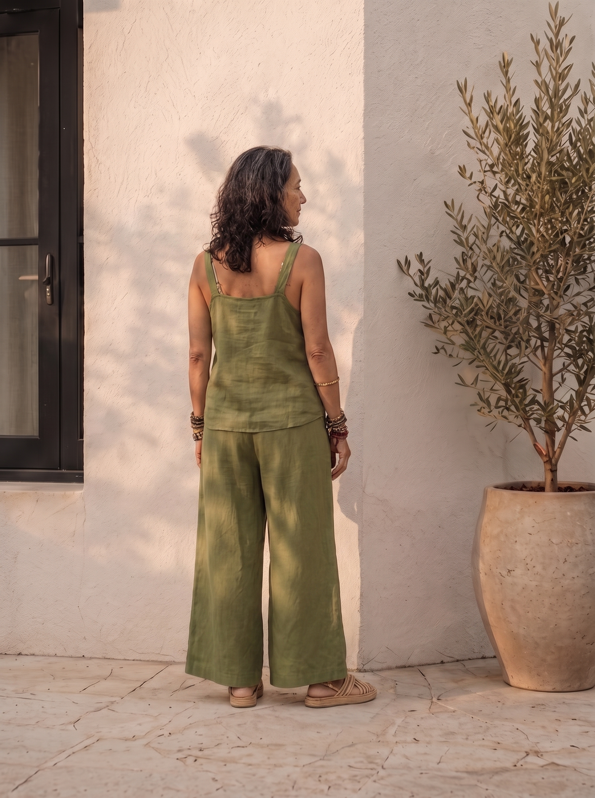 Two-piece set with vest top and high-waisted pants for women