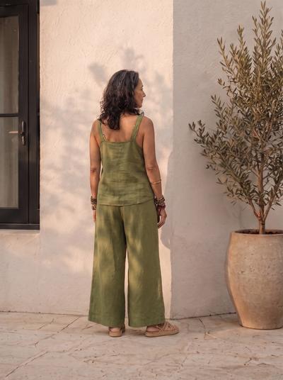 Two-piece set with vest top and high-waisted pants for women
