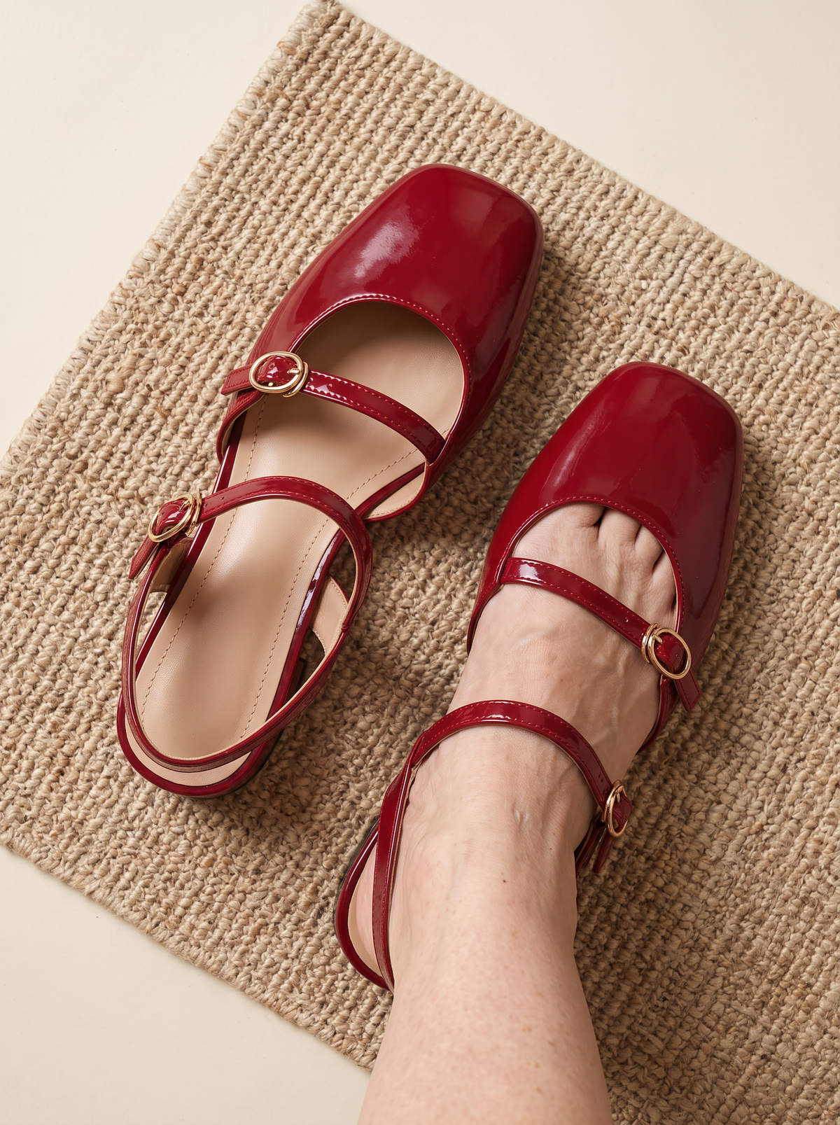 Heeled sandals with ankle strap in patent finish for women