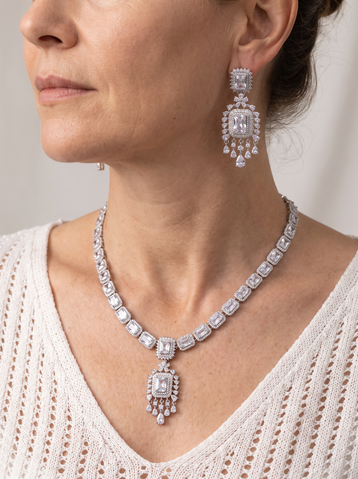 Drop-style jewelry set for women