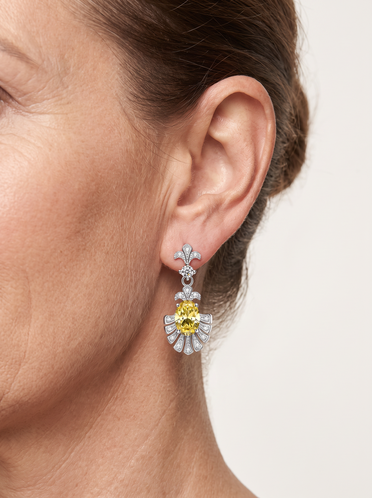 S925 silver stud earrings with diamond-simulant stones for women
